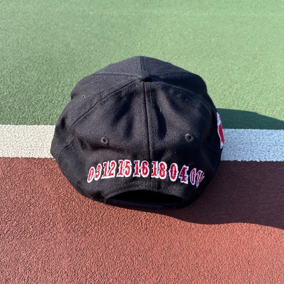 ⭐️SUPER SALE!⭐️New Era MLB Boston Red Sox SnapBack - Picture 3 of 4